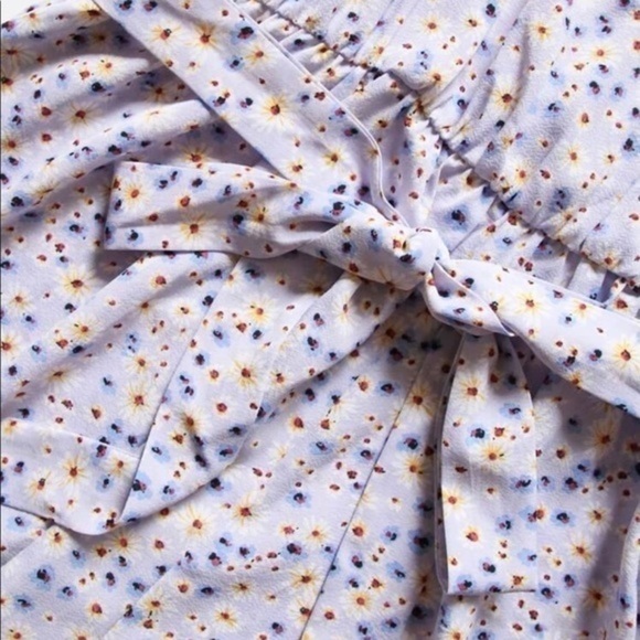 Plus size ditsy floral romper - Picture 5 of 9